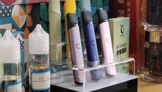 貿易促進中心的一款外形酷似電子煙的草本霧化器產品頻頻引發觀眾提問